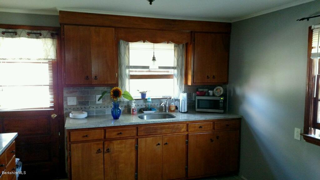 40 Thomas Road Pittsfield, MA 01201 - Photo 6 of 7 Kitchen
