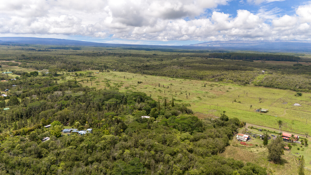 89 Huina Road Mountain View, HI 96771 - Photo 18 of 19 a view of an ocean and beach