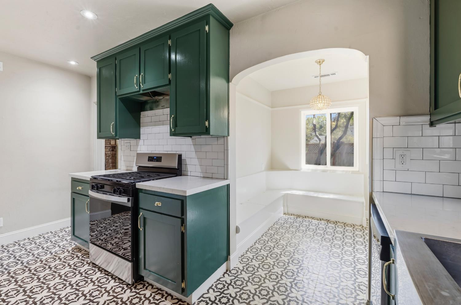 1015 College Avenue Modesto, CA 95350 - Photo 13 of 56