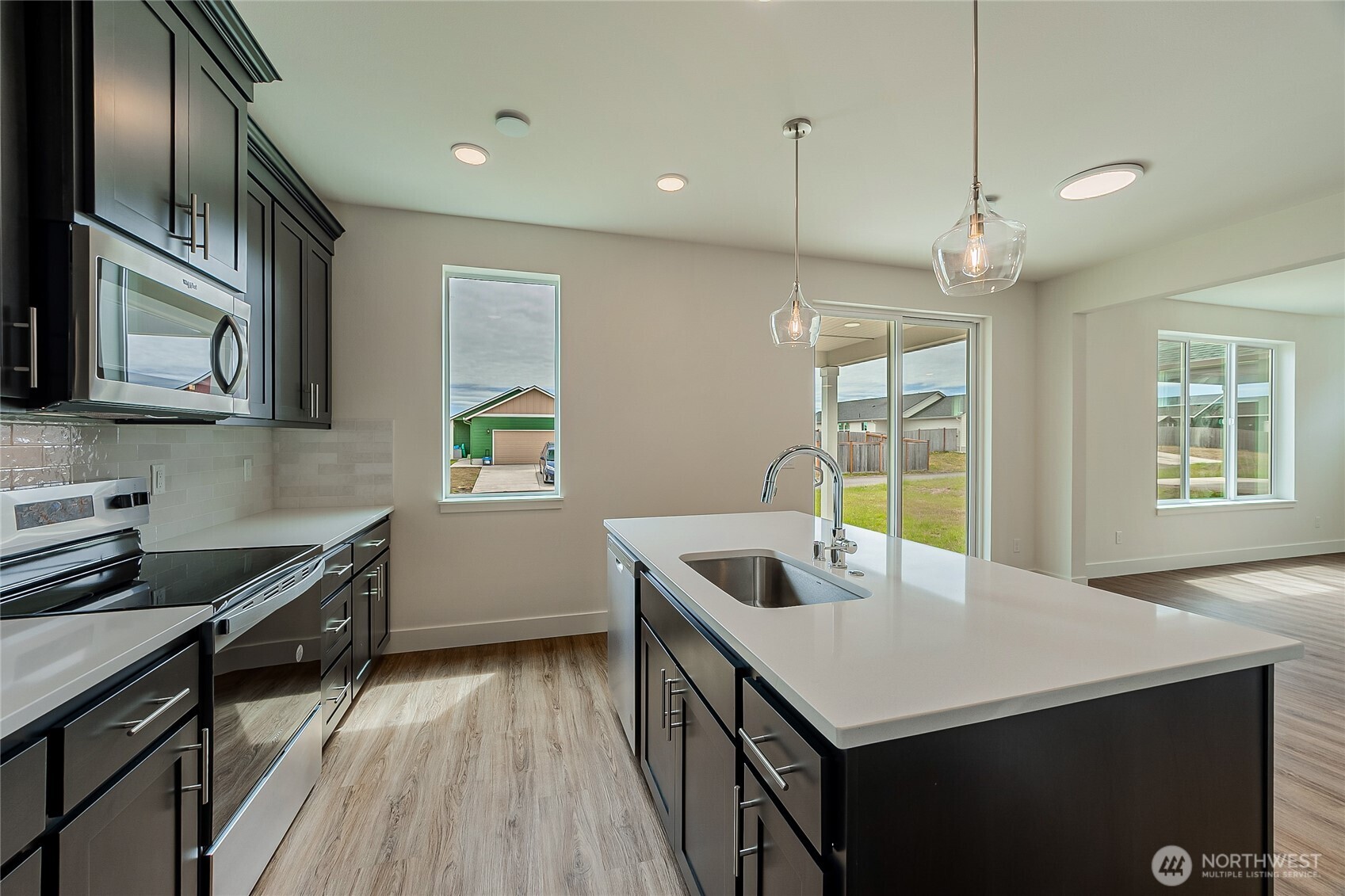 404 Pagget Avenue Winlock, WA 98596 - Photo 13 of 40 a kitchen with a stove a sink and a refrigerator