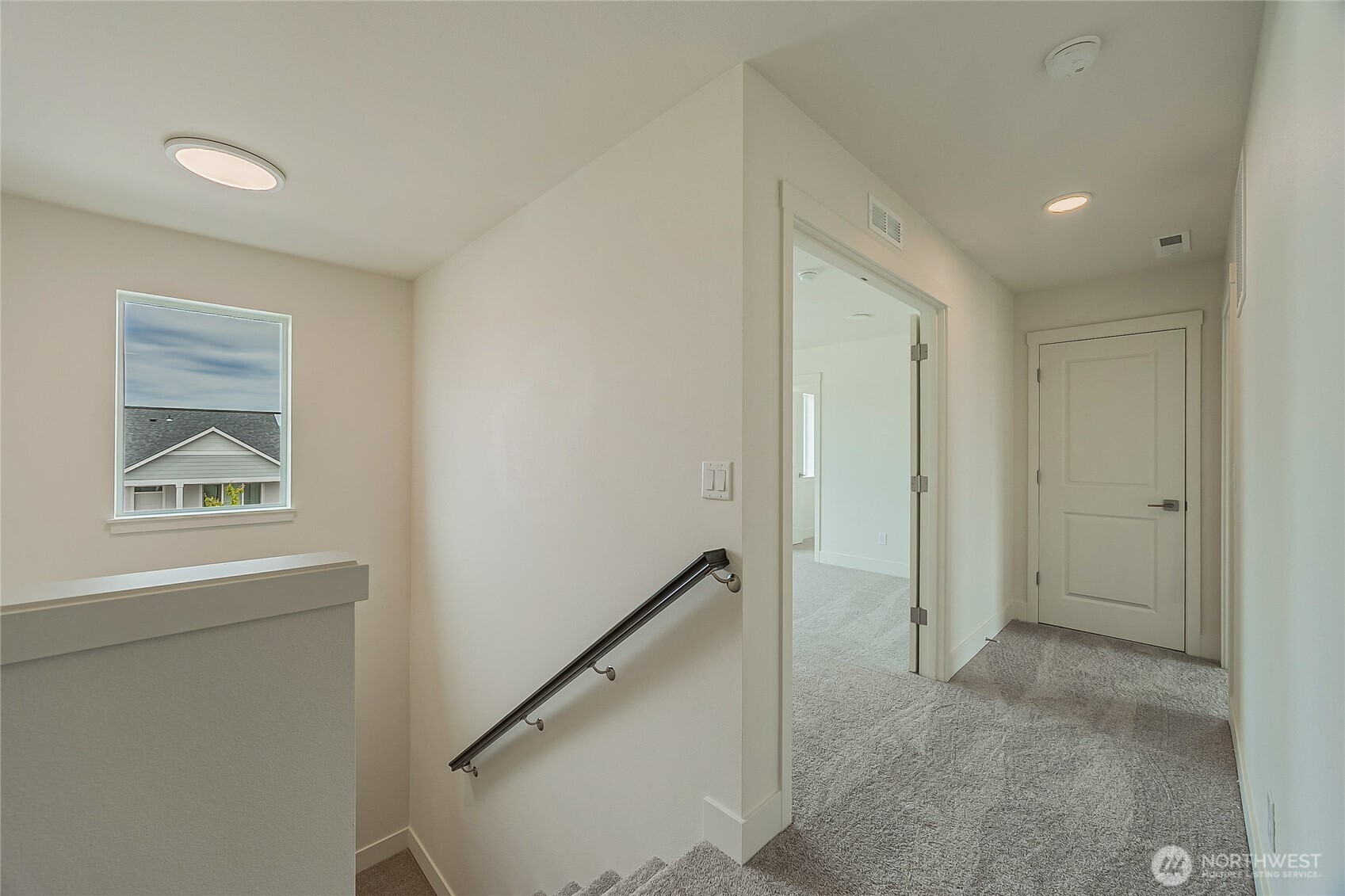 404 Pagget Avenue Winlock, WA 98596 - Photo 31 of 40 a view of hallway with window and hallway