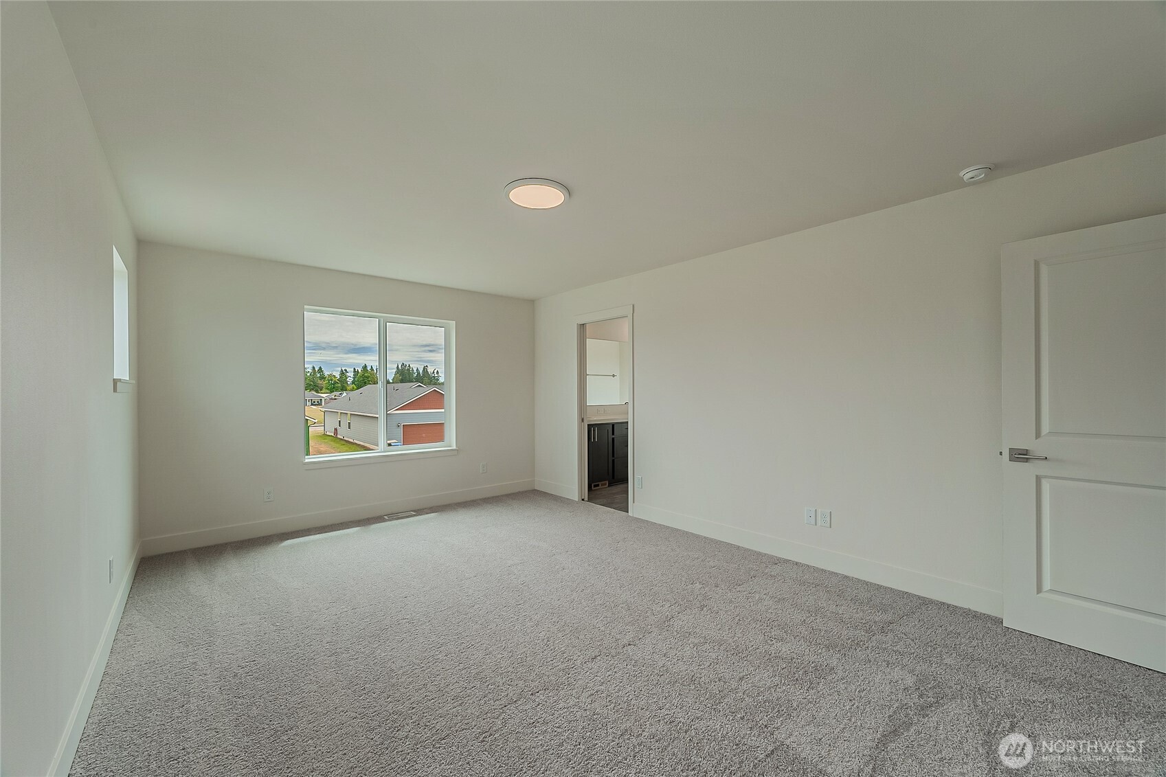 404 Pagget Avenue Winlock, WA 98596 - Photo 32 of 40 an empty room with windows