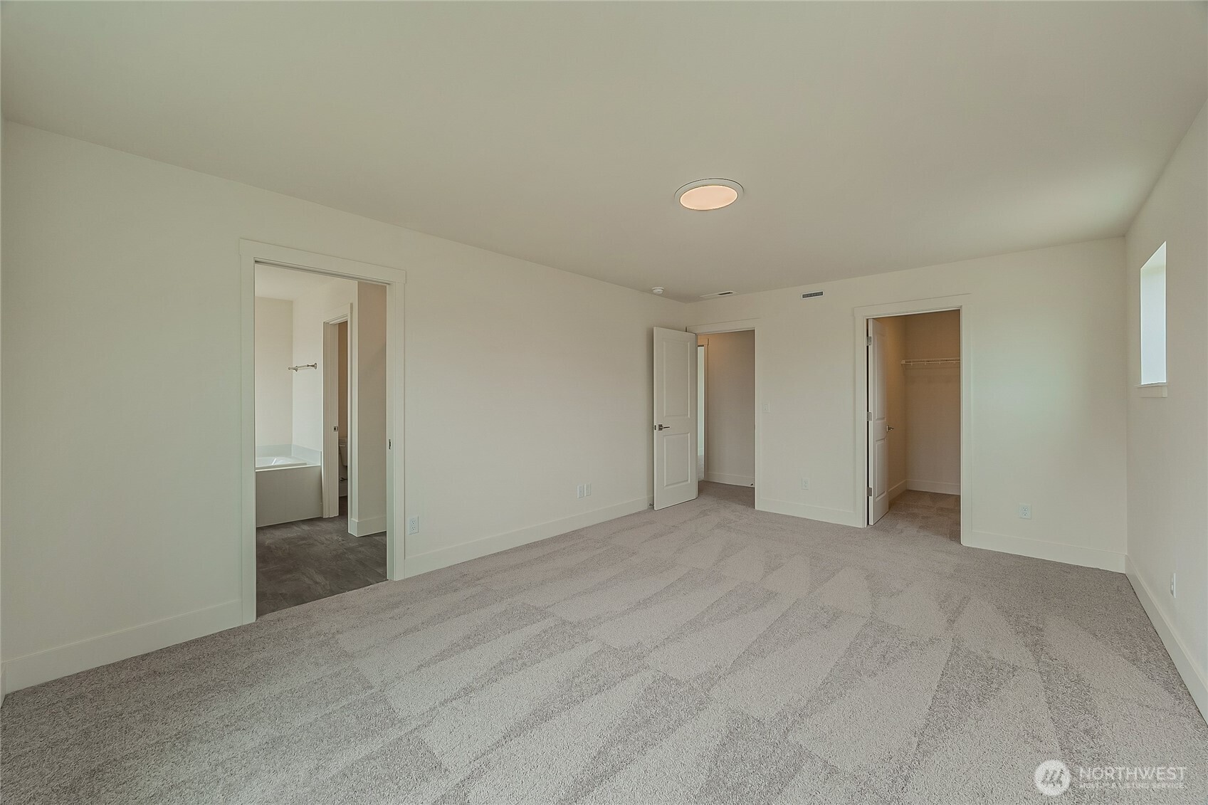 404 Pagget Avenue Winlock, WA 98596 - Photo 33 of 40 a view of an empty room with closet and a window