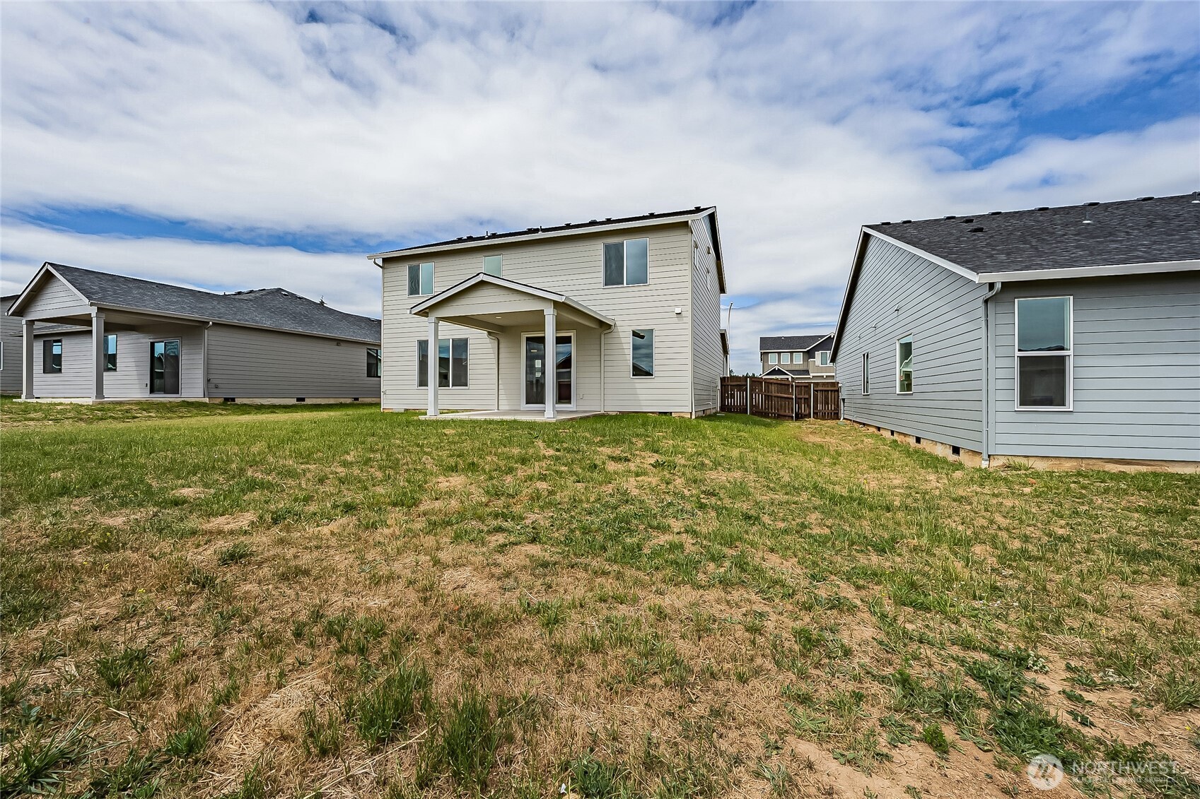 404 Pagget Avenue Winlock, WA 98596 - Photo 35 of 40 front view of a house with a yard