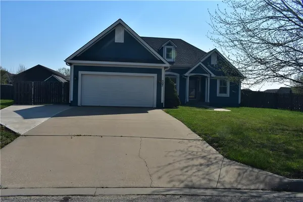 $375,000 | 907 Hemlock Street, Paola, KS 66071