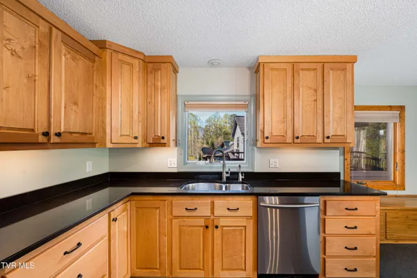 $1,200,000 | 134 Summerhill Drive, Butler, TN 37640