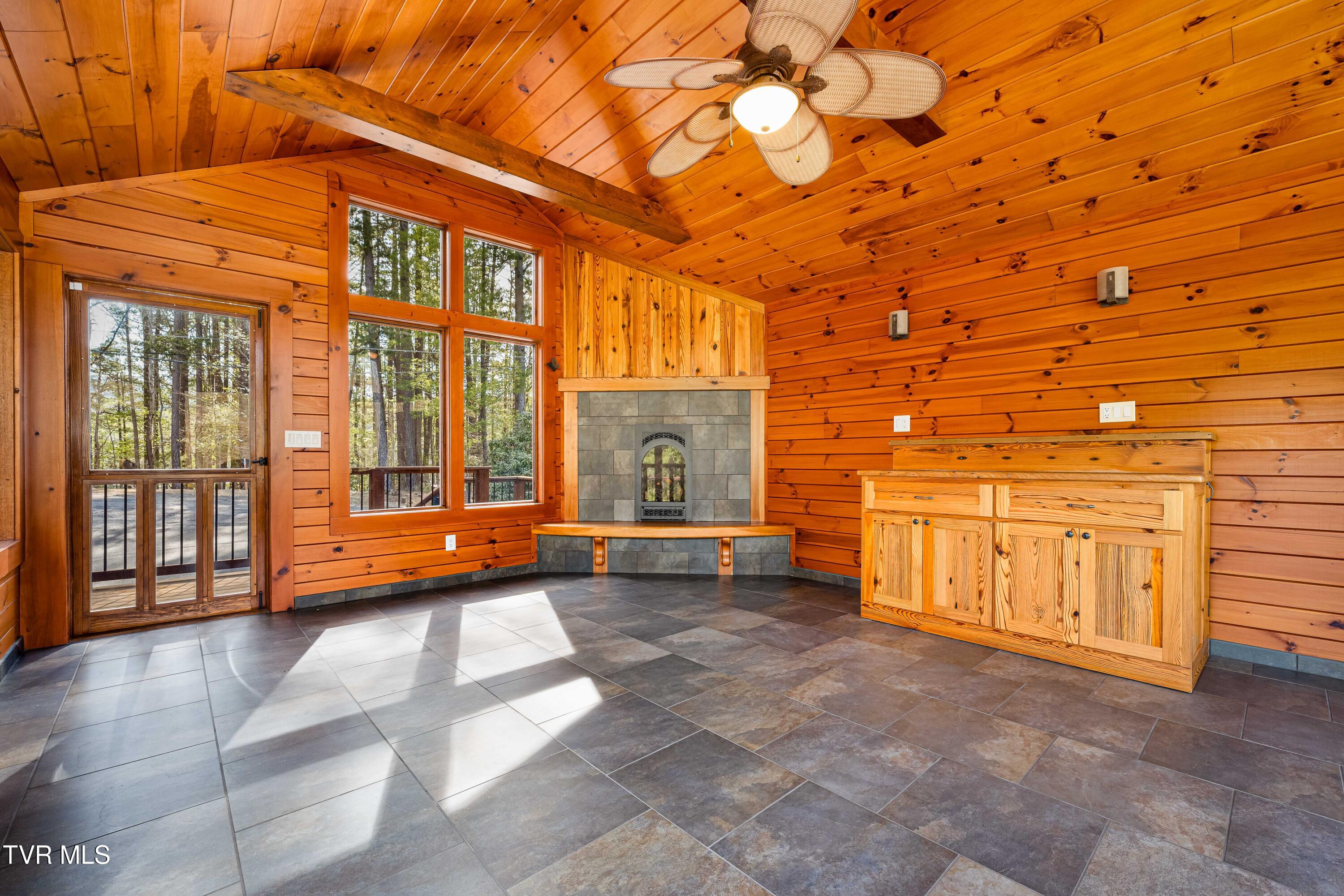 134 Summerhill Drive Butler, TN 37640 - Photo 17 of 131 134 Summer HIll Pvt Drive (97 of 144)