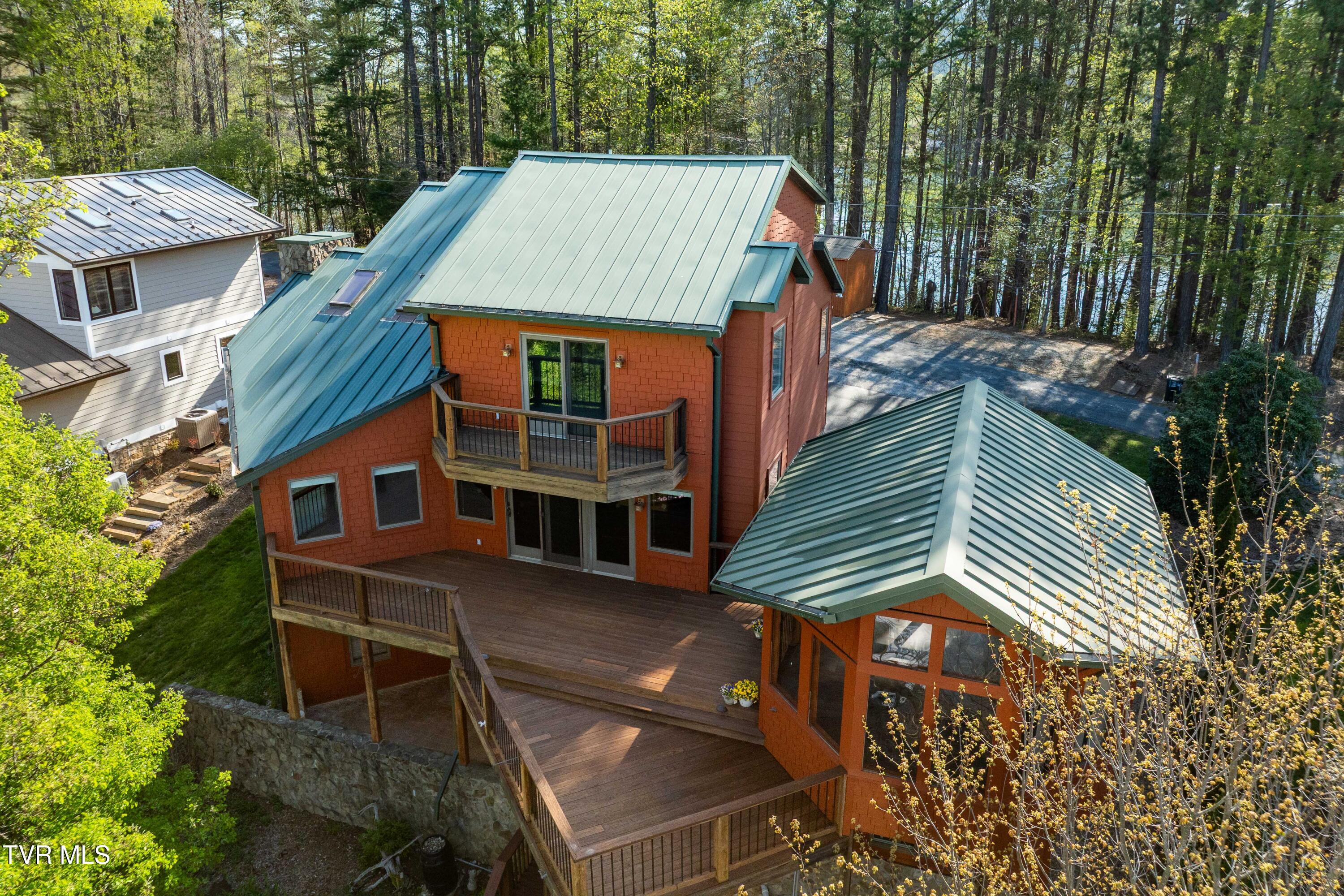 134 Summerhill Drive Butler, TN 37640 - Photo 2 of 131 134 Summer HIll Pvt Drive (19 of 144)