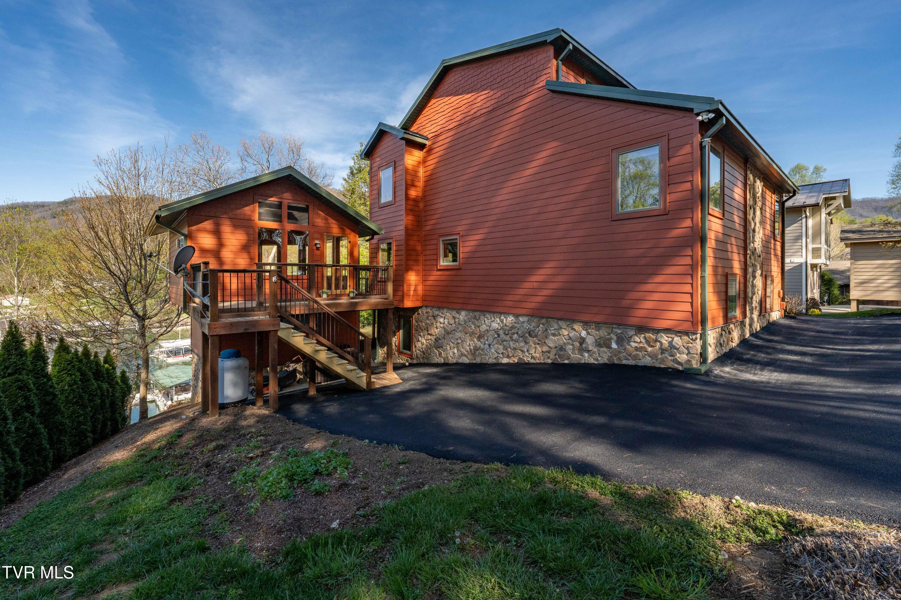 134 Summerhill Drive Butler, TN 37640 - Photo 3 of 131 134 Summer HIll Pvt Drive (44 of 144)