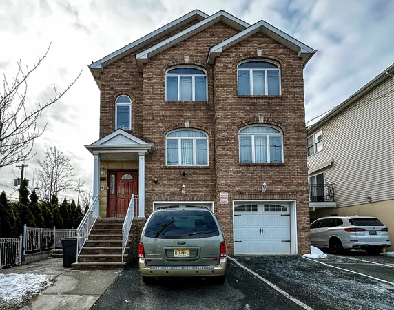 $2,800 | 171 Clifford Street, Unit 1, Newark, NJ 07105