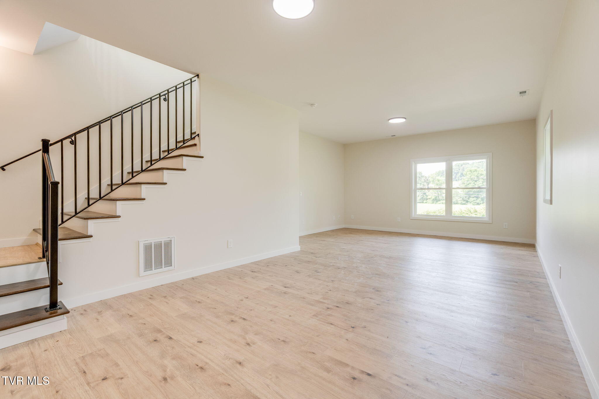 1385 Gap Creek Road Elizabethton, TN 37643 - Photo 25 of 40 021