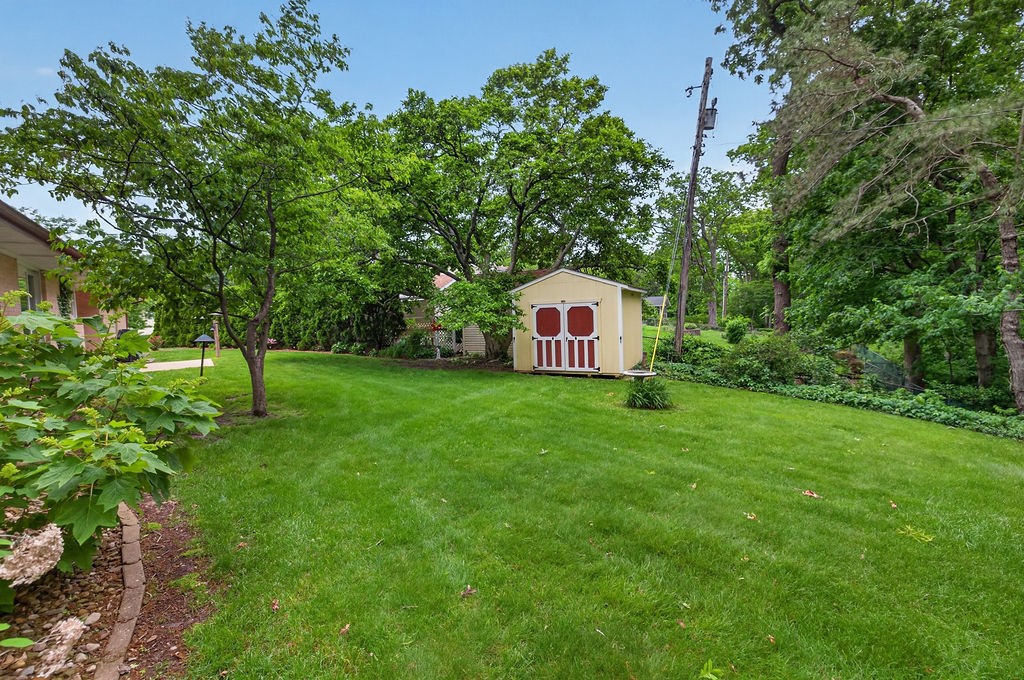 112 South Shores Drive Decatur, IL 62521 - Photo 4 of 31 Gallery Image 4