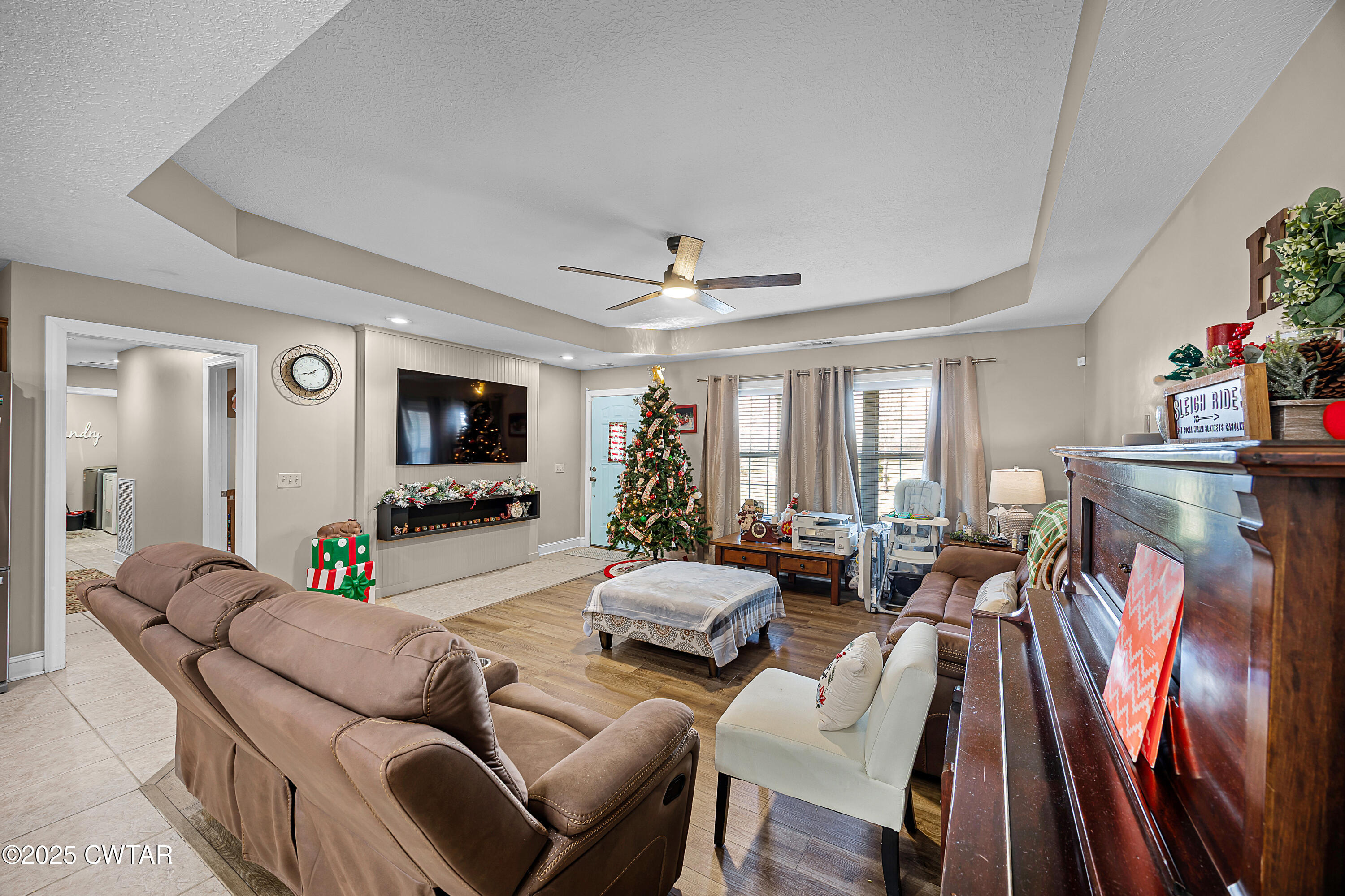 18232 Highway 79 Gadsden, TN 38337 - Photo 4 of 22 a living room with furniture a flat screen tv and a window
