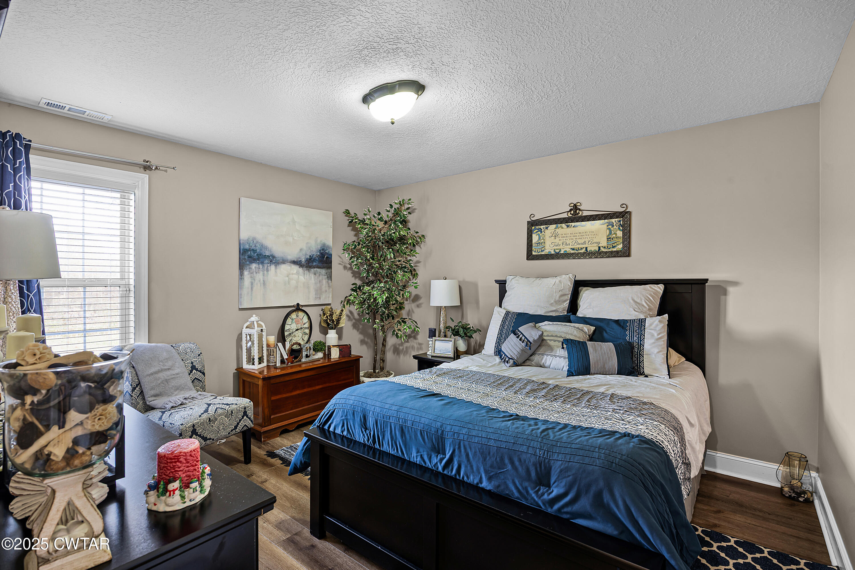 18232 Highway 79 Gadsden, TN 38337 - Photo 10 of 22 a bedroom with bed and a window