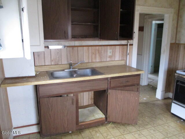 918 Hegeman Street Schenectady, NY 12306 - Photo 10 of 17 IMG_8745