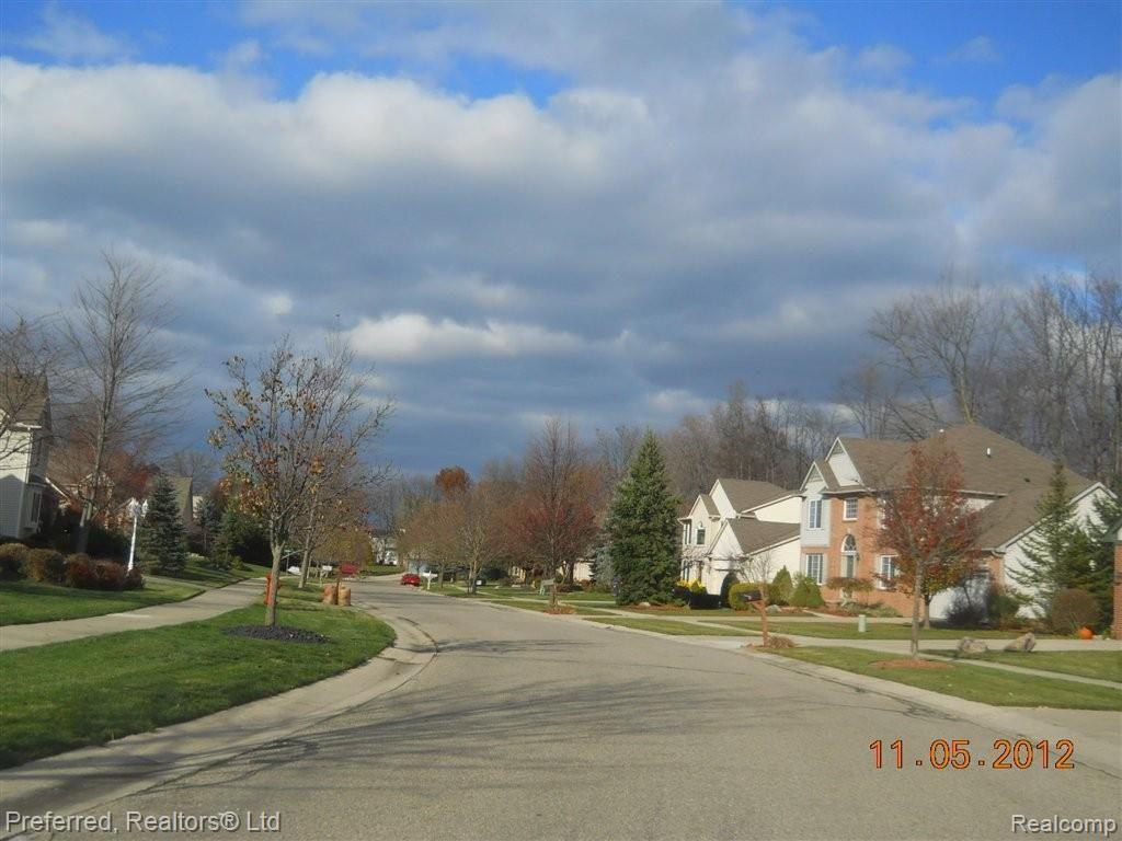 110 Chestnut Ridge Walled Lake, MI 48390 - Photo 3 of 17 Street