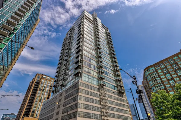 $2,800 | 653 North Kingsbury Street, Unit 806, Chicago, IL 60654