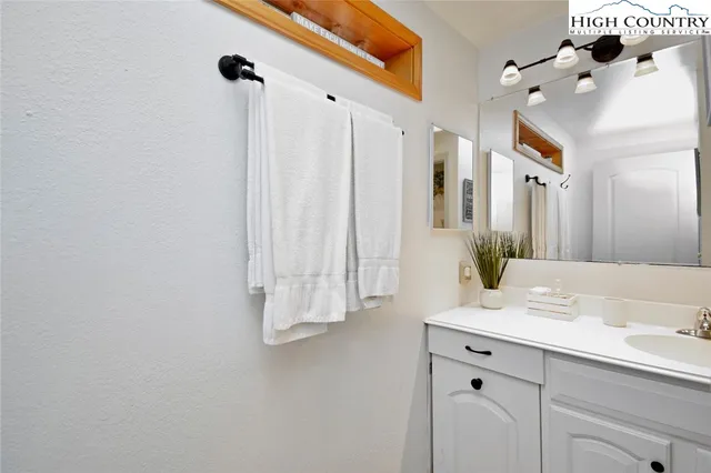 $264,000 | 163 Black Pine Road, Newland, NC 28657