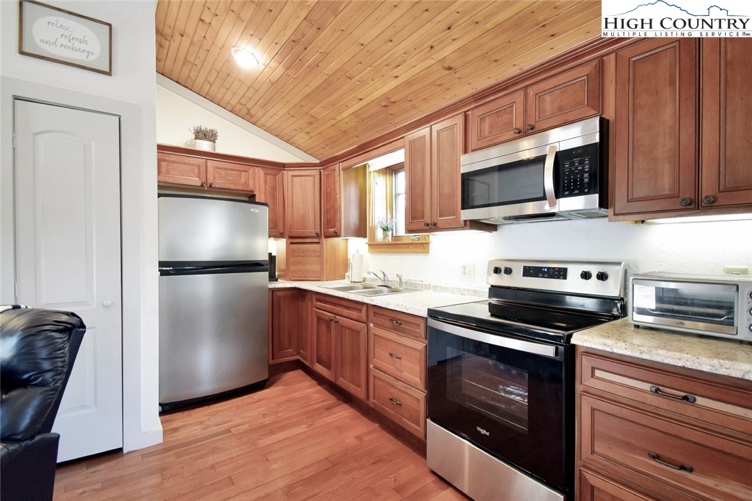 163 Black Pine Road Newland, NC 28657 - Photo 5 of 40