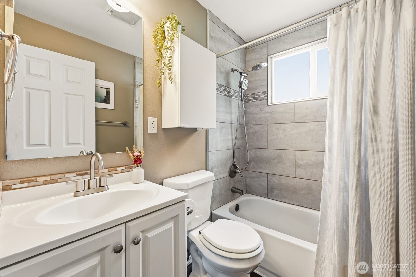 316 Southwest 124th Street Seattle, WA 98146 - Photo 13 of 37