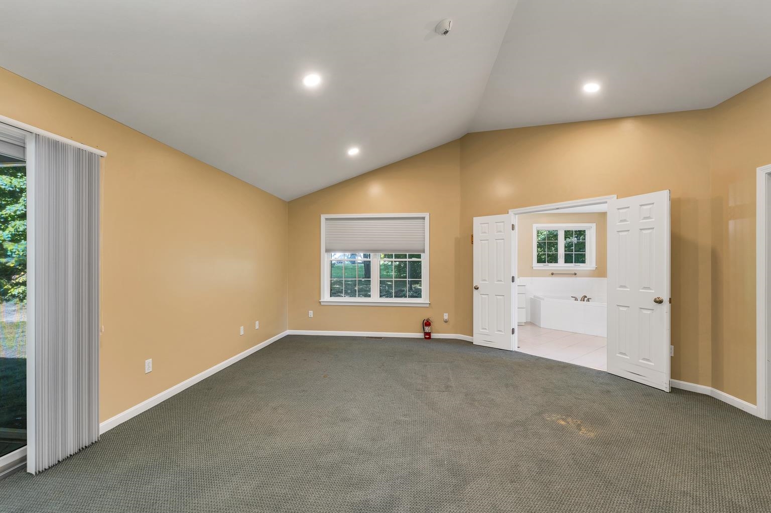 61 Sullivan Farm Drive Rochester, NH 03868 - Photo 15 of 40