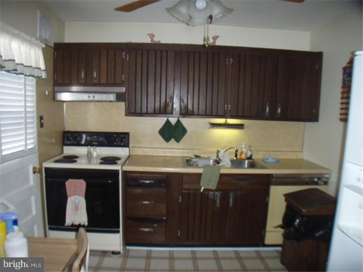 14 Matthews Road Newark, DE 19713 - Photo 5 of 12 Kitchen
