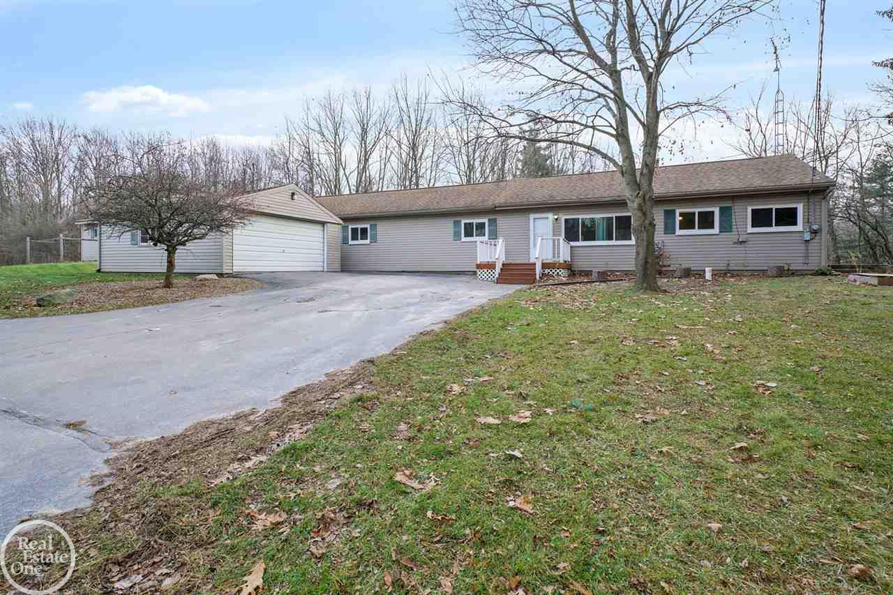 5190 Secord Lake Road Leonard, MI 48367 - Photo 1 of 34 50002072.JPG