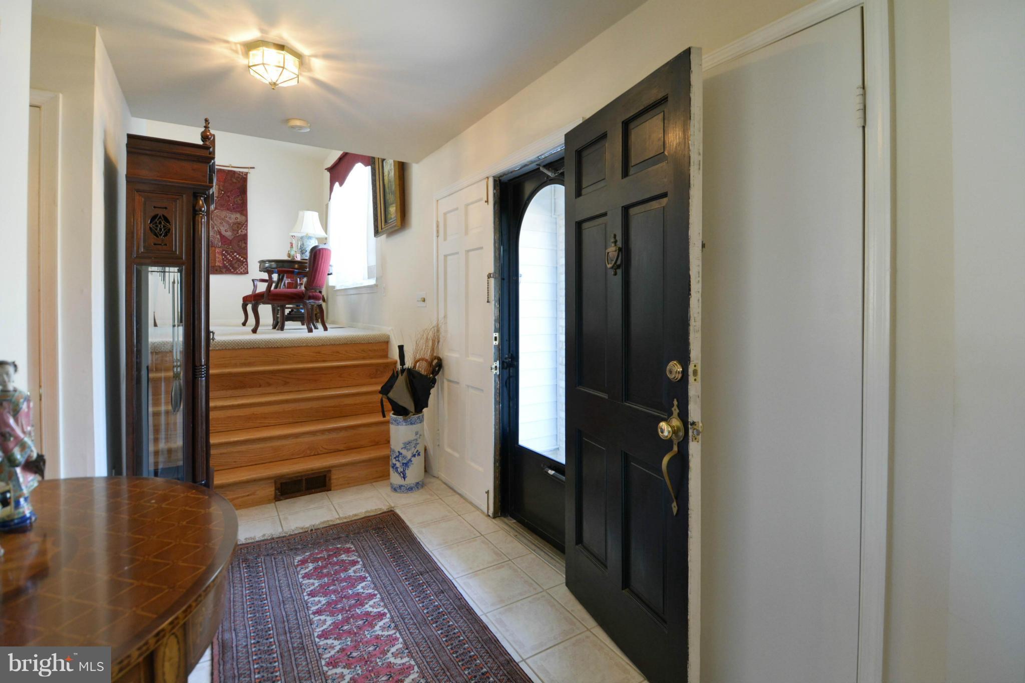 4611 Twinbrook Road Fairfax, VA 22032 - Photo 8 of 30 Welcoming Foyer