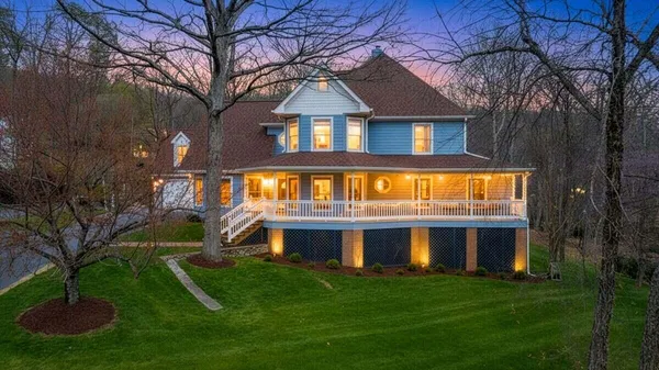 $979,000 | 522 Waterford Drive Southeast, Roanoke, VA 24014