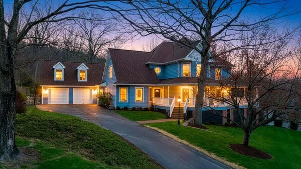 $979,000 | 522 Waterford Drive Southeast, Roanoke, VA 24014
