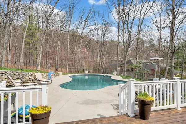 $979,000 | 522 Waterford Drive Southeast, Roanoke, VA 24014