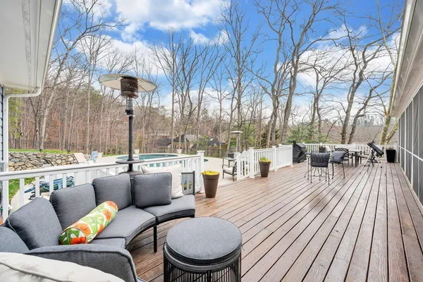 $979,000 | 522 Waterford Drive Southeast, Roanoke, VA 24014