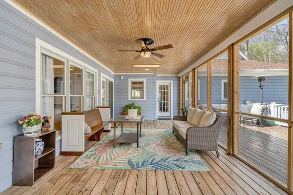 $979,000 | 522 Waterford Drive Southeast, Roanoke, VA 24014