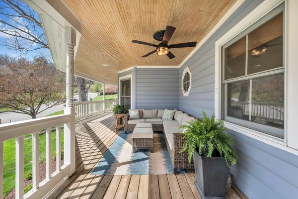 $979,000 | 522 Waterford Drive Southeast, Roanoke, VA 24014