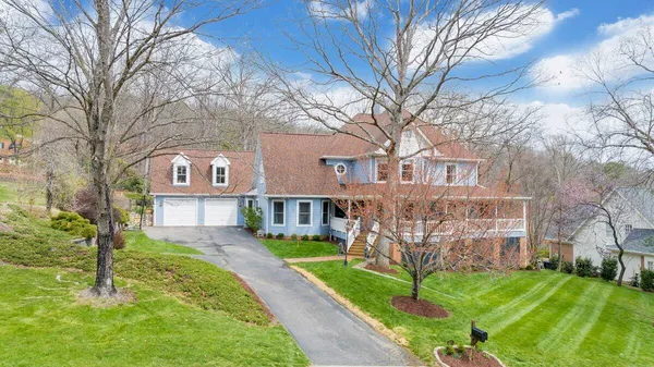 $979,000 | 522 Waterford Drive Southeast, Roanoke, VA 24014