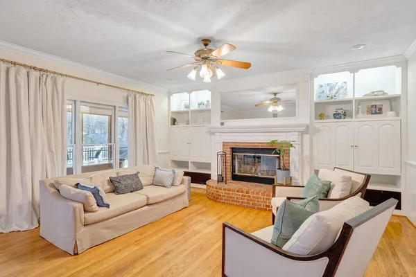 $979,000 | 522 Waterford Drive Southeast, Roanoke, VA 24014