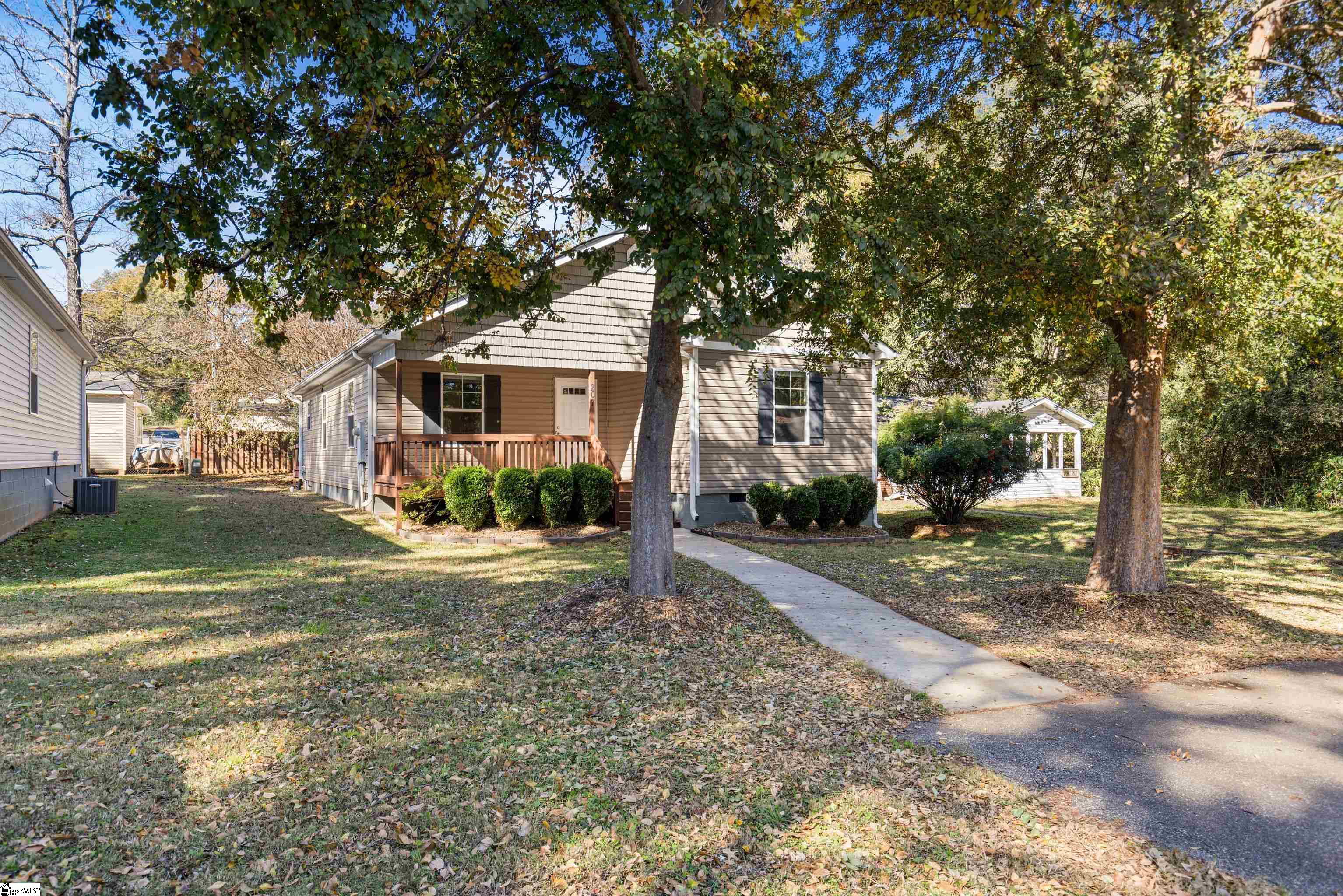 207 Ridgeway Drive Greenville, SC 29607 - Photo 3 of 32 Gallery Image 3