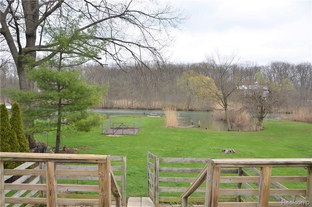 22827 Meridian Road Grosse Ile, MI 48138 - Photo 2 of 21 DSC_2541.JPG