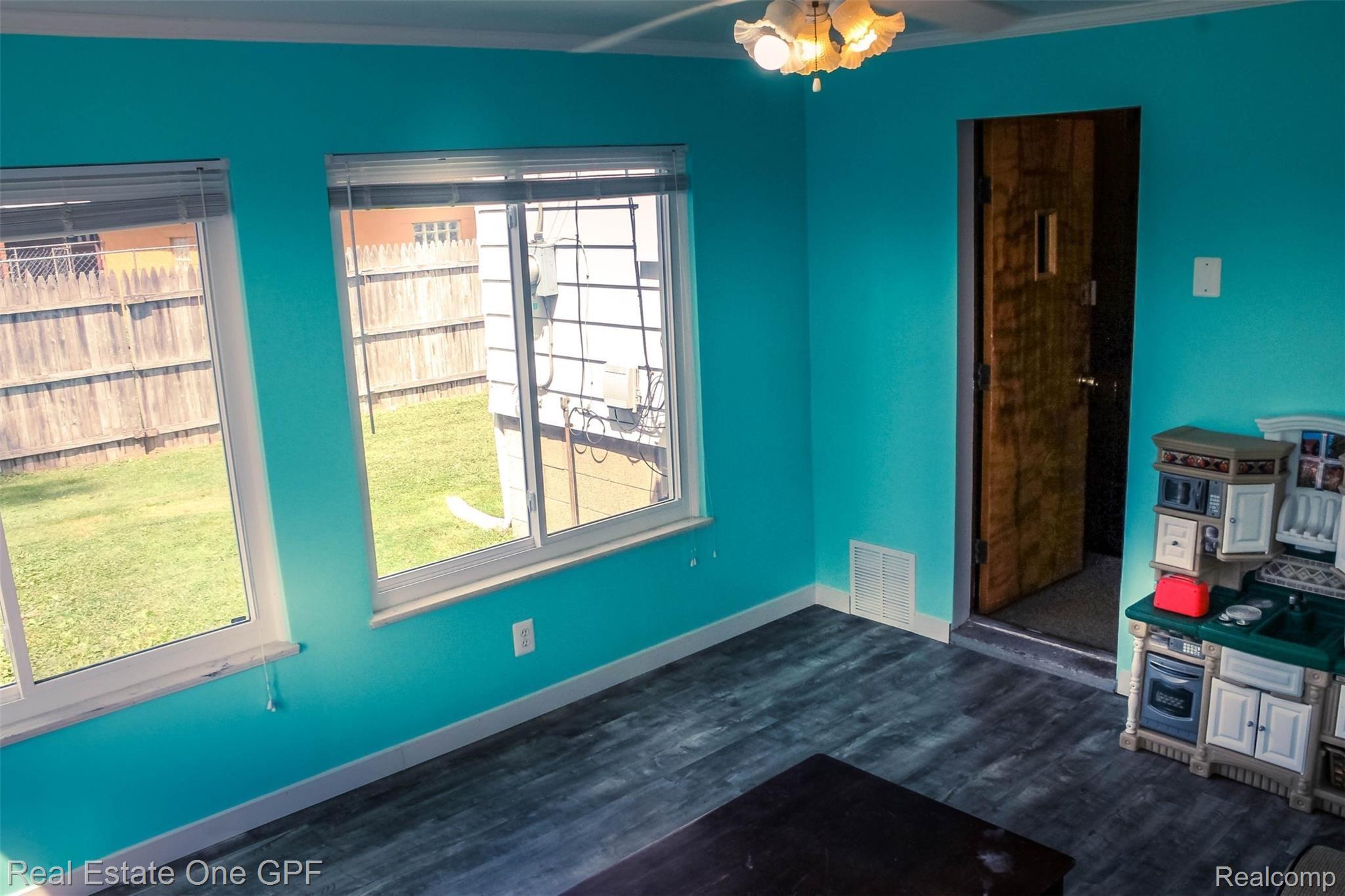 25847 Peter Kaltz Road Warren, MI 48091 - Photo 29 of 54 29 All Seasons Room.jpg