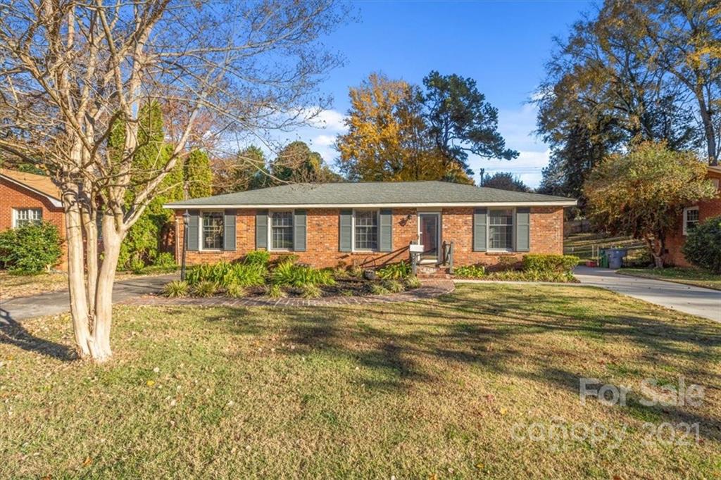 4919 Seacroft Road Charlotte, NC 28210 - Photo 2 of 25