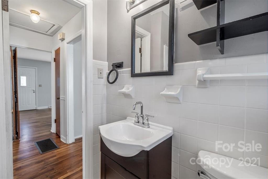 4919 Seacroft Road Charlotte, NC 28210 - Photo 18 of 25 a bathroom with a sink toilet a mirror and shower