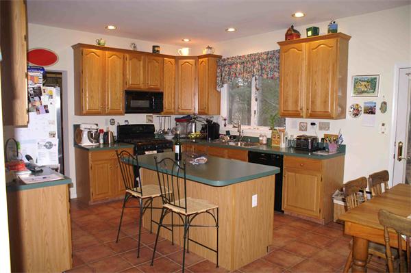71 Foundry Road Sharon, MA 02067 - Photo 4 of 17 Gallery Image 4