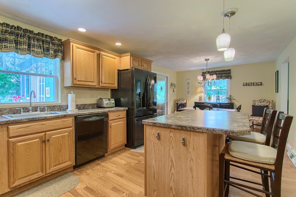 7 Schofield Road Chelmsford, MA 01824 - Photo 8 of 30 Gallery Image 8
