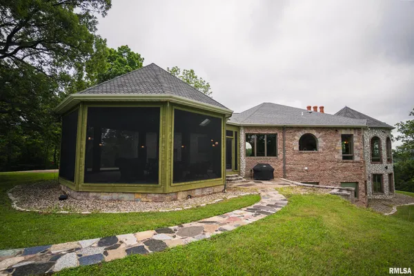 $1,800,000 | 545 East Tarters Ferry Lane, Table Grove, IL 61482