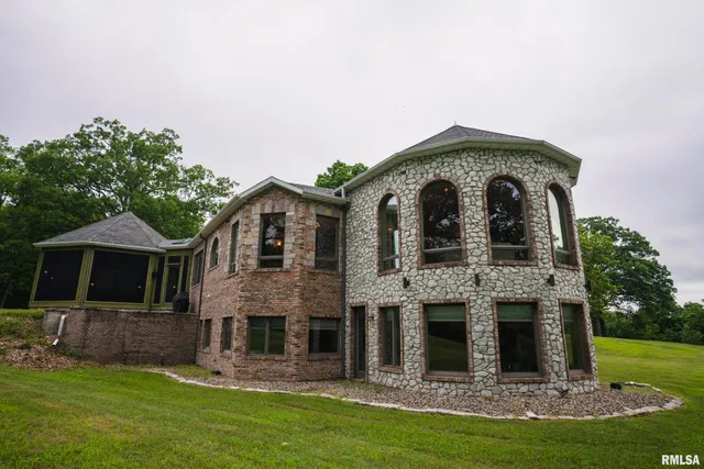 $1,990,000 | 545 East Tarters Ferry Lane, Table Grove, IL 61482