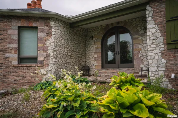 $1,800,000 | 545 East Tarters Ferry Lane, Table Grove, IL 61482