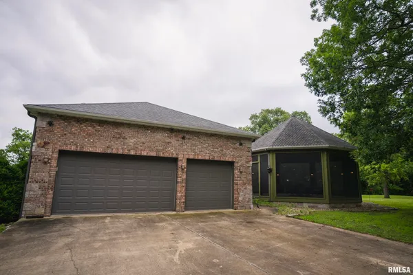 $1,800,000 | 545 East Tarters Ferry Lane, Table Grove, IL 61482