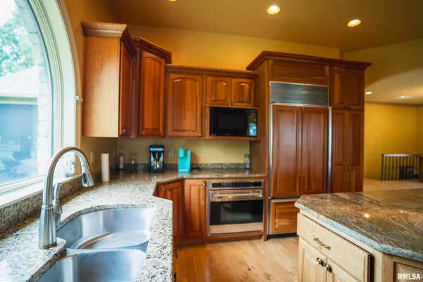 $1,800,000 | 545 East Tarters Ferry Lane, Table Grove, IL 61482