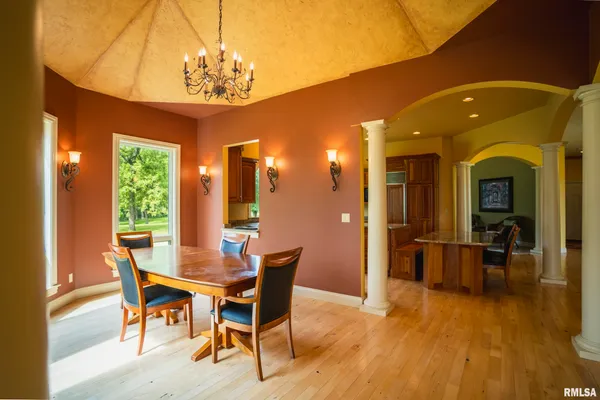 $1,800,000 | 545 East Tarters Ferry Lane, Table Grove, IL 61482