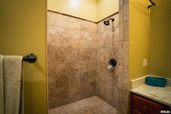 $1,800,000 | 545 East Tarters Ferry Lane, Table Grove, IL 61482